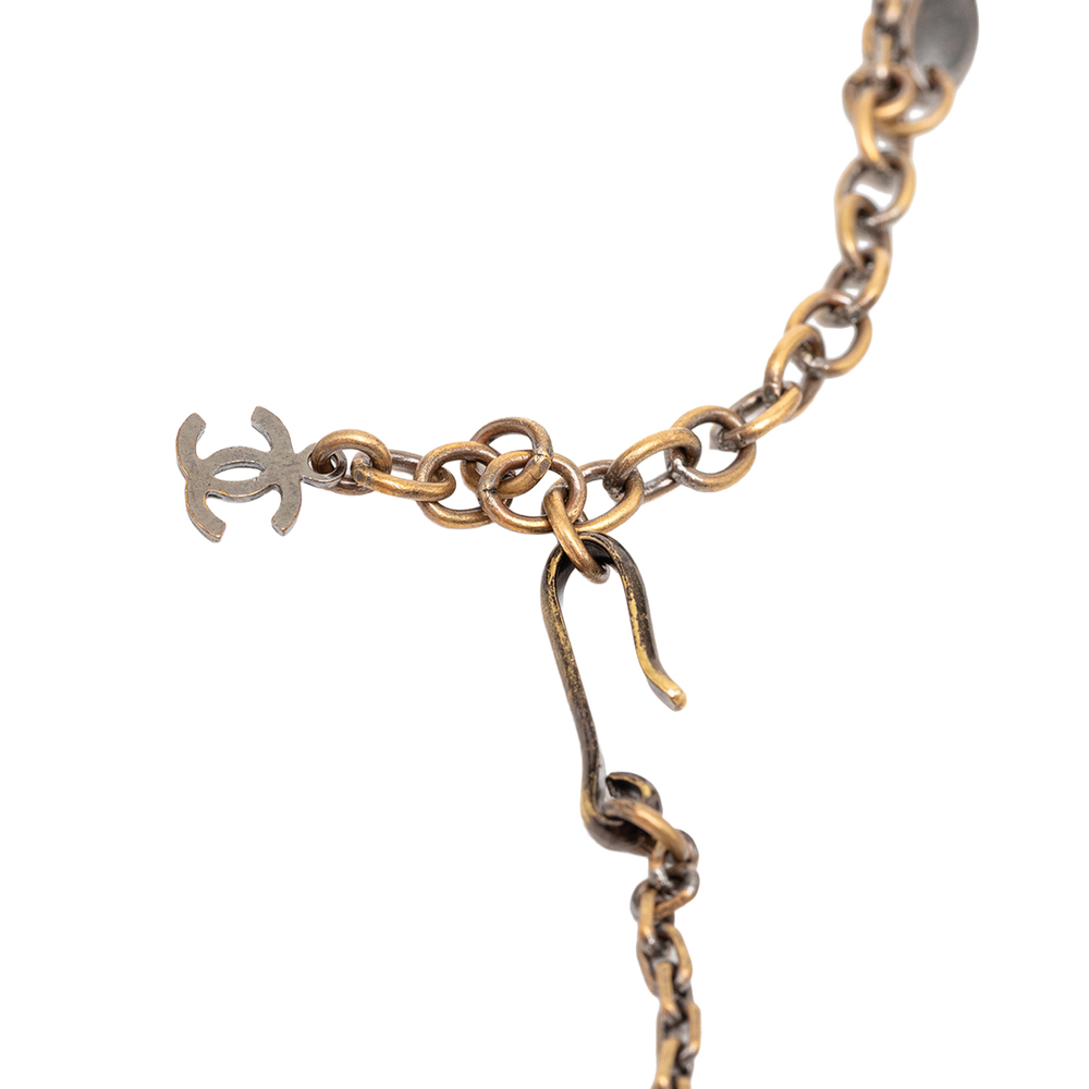 Pre-Loved Chanel CC Gold Plated Resin Crossbones Round Pendant Necklace - Picture 5 of 6